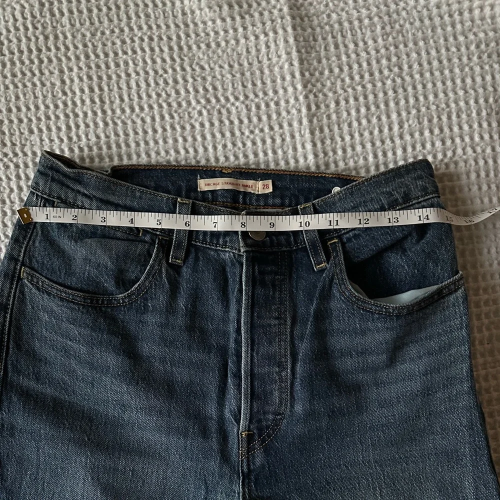Levi’s Ribcage Straight Ankle Jeans - Picture 4 of 10